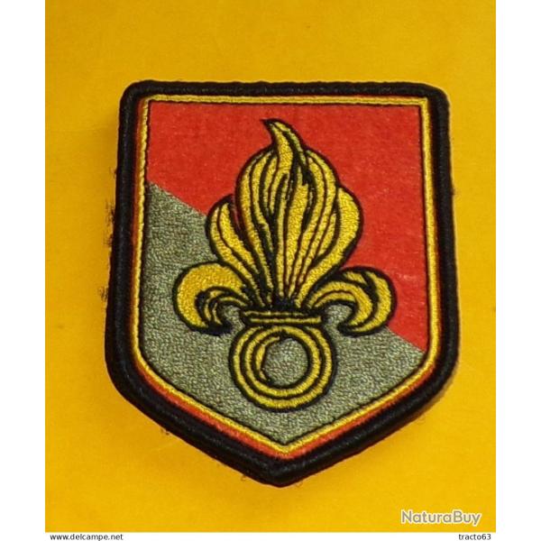 TISSU AVEC VELCRO DE LA LEGION ETRANGERE  , DIMENSION 8 CM X 6 CM ,  ETAT NEUF VOIR PHOTOS . POUR TO