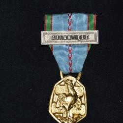 MEDAILLE COMMEMORATIVE 1939/1945-AGRAFE ATLANTIQUE MARINE-FRENCH NAVY MEDAL 2&deg;WW-2&deg; WW-FRANCE LIBRE