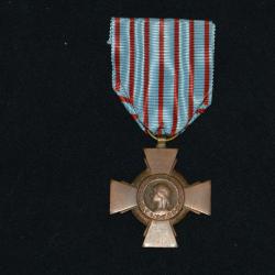 CROIX DU COMBATTANT GRANDE GUERRE 1914/1918-FRENCH WAR CROSS 1&deg;WW-POINCON MONNAIE DE PARIS
