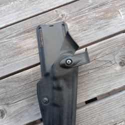 Etui pour pistolet automatique (Sig Sauer SP 2022) ou &eacute;quivalent.