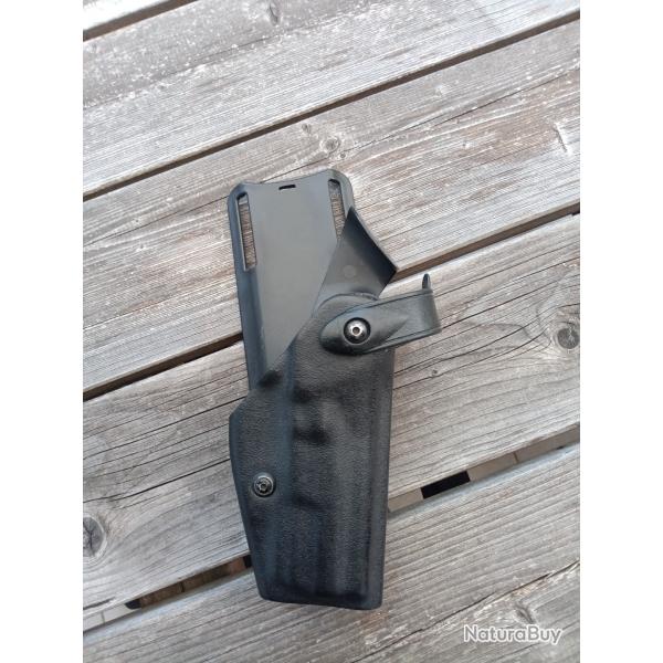 Etui pour pistolet automatique (Sig Sauer SP 2022) ou �quivalent.