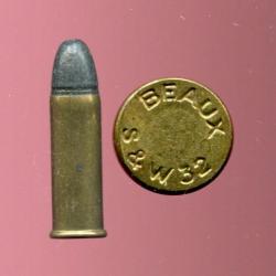 .32 S&W - marquage : BEAUX S&W 32 - amorce centrale interne - &eacute;tui laiton de 22.7 mm