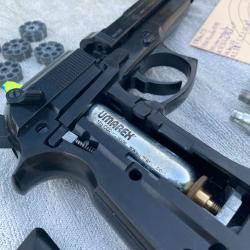 Pistolet CO2 Umarex Beretta M92 FS cal. 4,5mm, lot complet pr&ecirc;t &agrave; tirer (5 chargeurs, CO2, plombs, c
