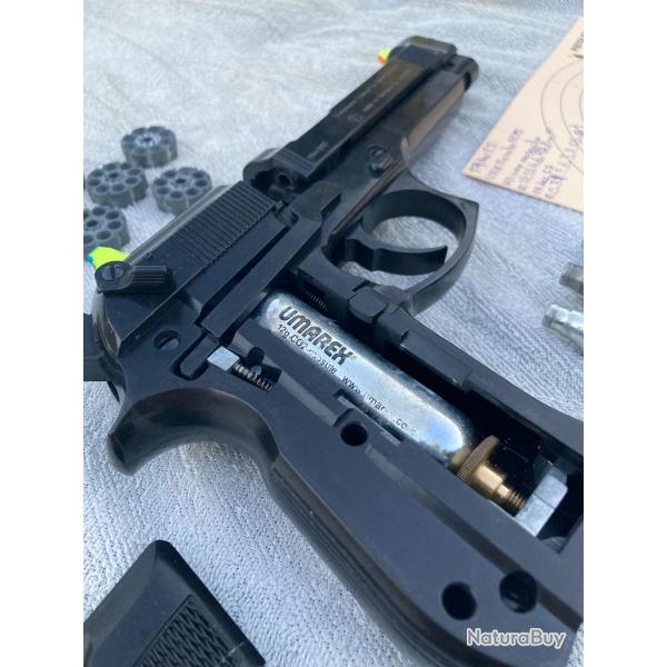 Pistolet CO2 Umarex Beretta M92 FS cal. 4,5mm, lot complet pr�t � tirer (5 chargeurs, CO2, plombs, c
