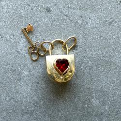 Pendentif or massif 18 carats - cadenas - cl&eacute; du coeur