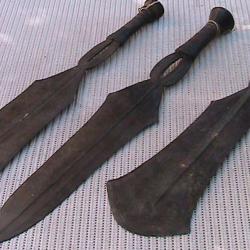 Lot de 3 &eacute;p&eacute;es africaines anciennes (19e si&egrave;cle) origine&nbsp;: province d'Equateur (RDC)