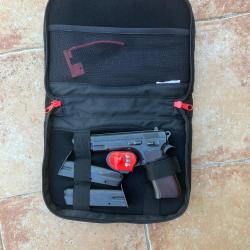 Occasion pistolet CZ 75-Housse-Verrou de pontet-poign&eacute;es suppl&eacute;mentaires-N&eacute;cessaire d'entretien