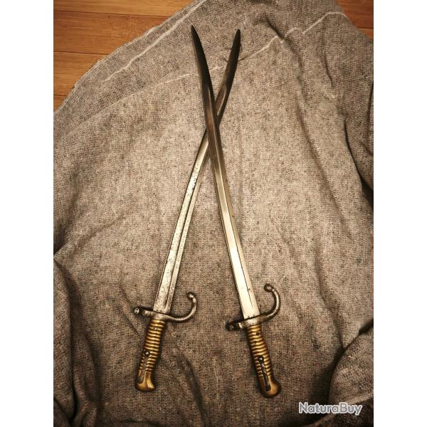 Lot de 2 ba�onnettes fran�aises Chassepot - ann�es 1869 et 1873 - XIXe si�cle