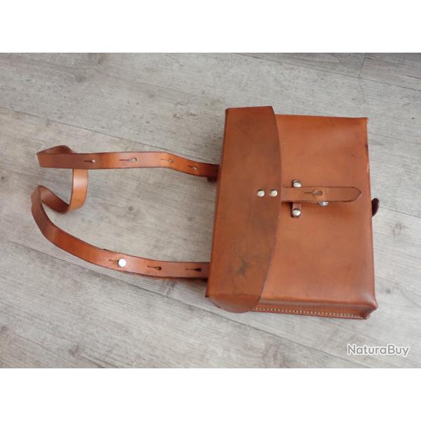 Tr�s beau porte cartes ou documents suisses. Sacoche en excellent �tat.