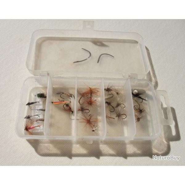 Lot de 26 mouches ( truite ... )