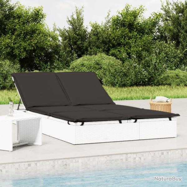 Chaise longue � 2 places avec coussins blanc r�sine tress�e