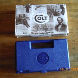 Emballage  carton et  boite plastique Colt Python 4 "