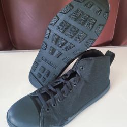 Chaussures tactiques Altama Maritime Assault MID, couleur noire, en pointure 45.