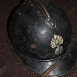 Casque mod&egrave;le 1915 de la gendarmerie guerre 14-18 arm&eacute;e fran&ccedil;aise tranch&eacute;es