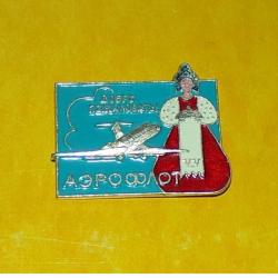 INSIGNE DE L'ARMEE RUSSE AVEC AVION&nbsp; , BON ETAT VOIR PHOTO . POUR TOUT RENSEIGNEMENT ME CONTACTER. R