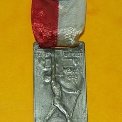 INSIGNE DE LA CROIX ROUGE  1 AOUT 1925 SUISSE ,   ETAT&nbsp; VOIR PHOTOS .POUR TOUT RENSEIGNEMENT ME CONT
