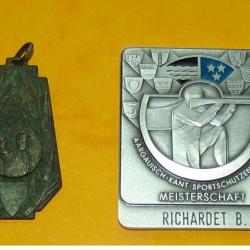 INSIGNE DE TIR 1959,   ETAT&nbsp; VOIR PHOTOS .POUR TOUT RENSEIGNEMENT ME CONTACTER. REGARDEZ MES AUTRES