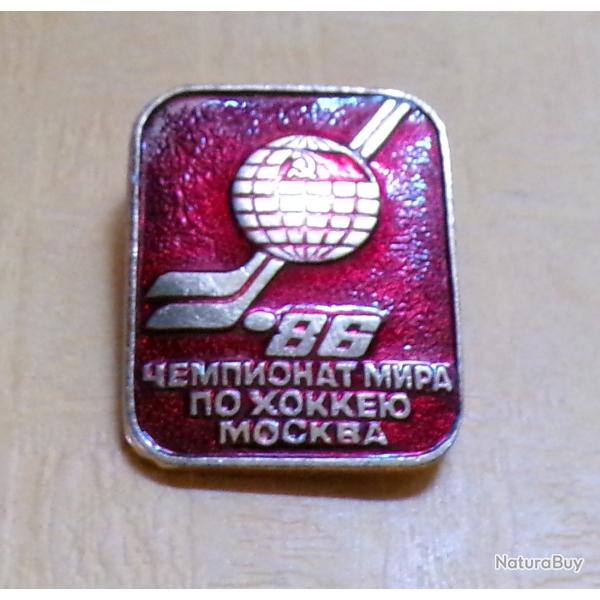 INSIGNE EN METAL RUSSE  Championnat du monde de Hockey Moscou 1986,  DANS L'ETAT NEUF VOIR PHOTOS .