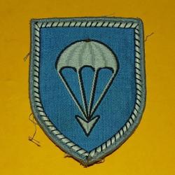 INSIGNE EN TISSU : ARMEE ALLEMANDE FORCES PARACHUTISTES APRES GUERRE   ,BON ETAT VOIR PHOTOS . POUR