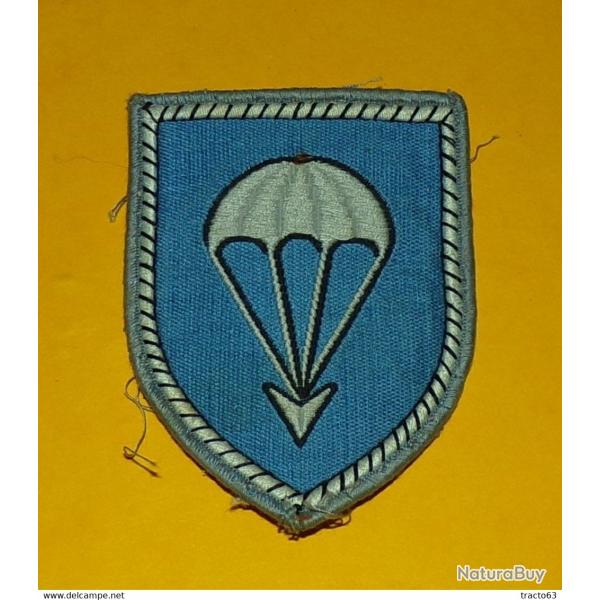 INSIGNE EN TISSU : ARMEE ALLEMANDE FORCES PARACHUTISTES APRES GUERRE   ,BON ETAT VOIR PHOTOS . POUR