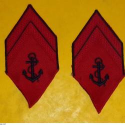 INSIGNE EN TISSU DE LA MARINE AVEC DEUX&nbsp;GALONS , ETAT VOIR PHOTO . POUR TOUT RENSEIGNEMENT ME CONTAC