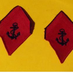INSIGNE EN TISSU DE LA MARINE AVEC UN GALON&nbsp;, ETAT VOIR PHOTO . POUR TOUT RENSEIGNEMENT ME CONTACTER
