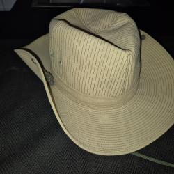 Chapeau de brousse fran&ccedil;ais.