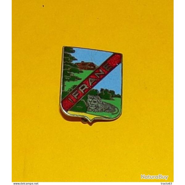 INSIGNE IFRANE EN EMAIL ,�Ifrane�a �t� construite par les fran�ais dans les ann�es 1930, pendant l'�