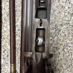 Fusil ancien &agrave; chiens juxtapos&eacute; crosse anglaise cal 12. Canons tbe rebronz&eacute;s. Origine grav&eacute;e canons.