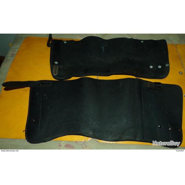 JAMBIERES EN CUIR NOIR DE L'ARMEE FRANCAISE SE PORTANT SUR LES BRODEQUINS , TAILLE 2 ,FABRICATION FR