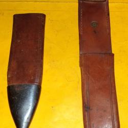 LOT DE  2 CUIRS POUR REPARATION ETUI  POUR COUTEAU,  ETAT VOIR PHOTOS .  FRAIS DE PORT EN COLIS MOND
