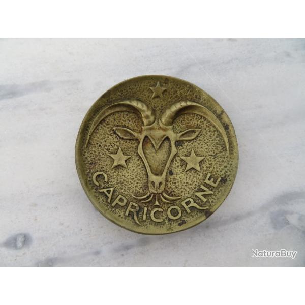 Ancien Vide-Poche/Coupelle en Bronze dor� patin� � d�cor signe du zodiaque Capricorne (Vers 1930)