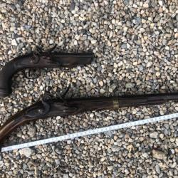 LOT DE 2 PISTOLETS &Agrave; SILEX &Agrave; RESTAURER DONT UN LOUIS XIV