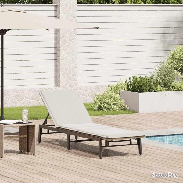 Chaise longue avec coussin beige r�sine tress�e