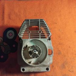 Capot couvercle moteur d&eacute;broussailleuse stihl FS 44