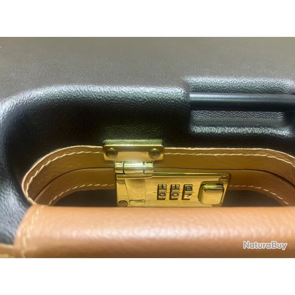 Mallette blaser en bon �tat � 1� sans prix de r�serve !