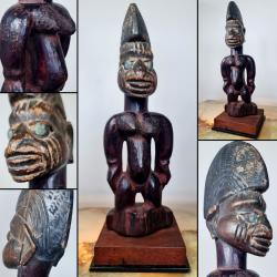 Statuette Ibeji, deux socles (en bois et acier), patine satin&eacute;e