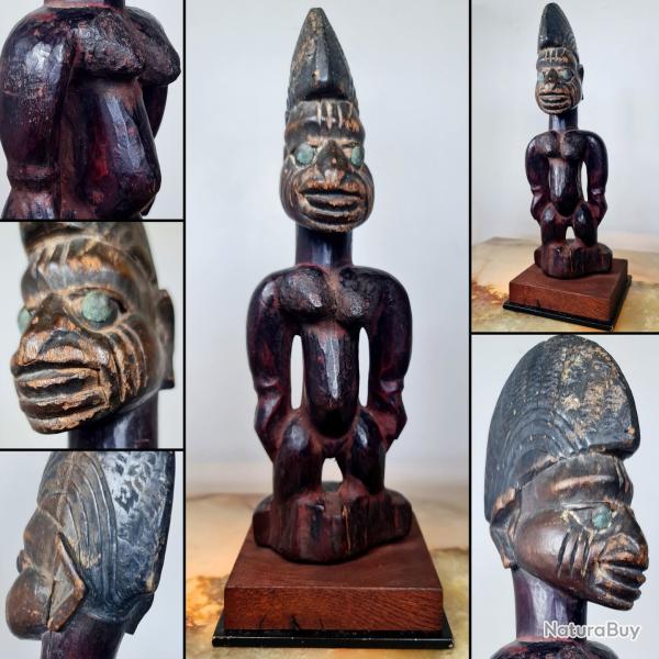 Statuette Ibeji, deux socles (en bois et acier), patine satin�e