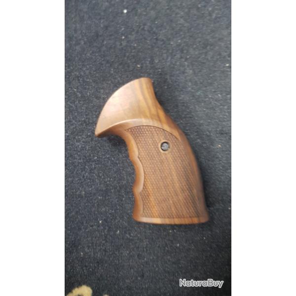 Poign�e bois pour revolver manurhin MR73