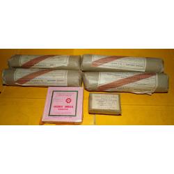 LOT DE 6 ARTICLES DU SERVICE DE SANTE COMPRENANT 4 PANSEMENTS ASEPTIQUES DE 1956 + 1 COTON CARDE DE