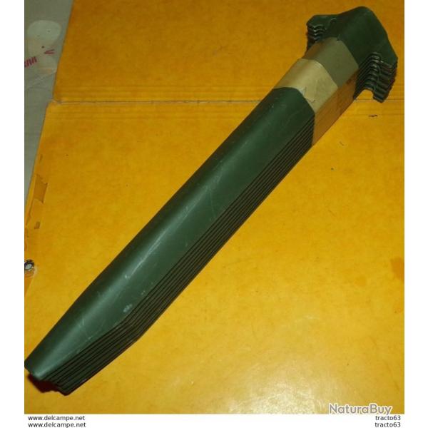 LOT DE 9 PIQUETS DE TENTE POUR TENTE MILITAIRE F1 , LONGUEUR 30 CM POIDS DU LOT 1 KILO  , ETAT NEUF