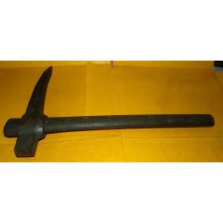 OUTIL : PIC PIOCHE AVEC MARQUAGE ACIER DE L'ARMEE FRANCAISE, LONGUEUR 45 CM POIDS 1,270 KILO   , FAB