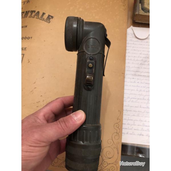 Lampe militaire coud�e