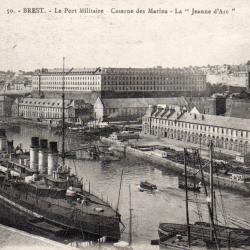 Carte Postale Ancienne - Brest - Le Port Militaire Caserne des Marins La Jeanne -N&deg;8575