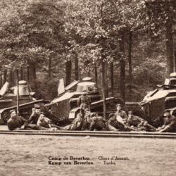 Carte Postale Ancienne - Camp de MAILLY. Char d'assaut attendant -N&deg;8578