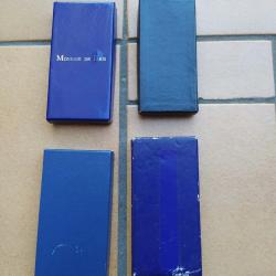 LOT DE 4 BOITES POUR MEDAILLES MILITAIRE OU CIVIL  BOITE COULEUR BLEU