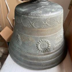 Cloche a vache bronze de la lib&eacute;ration 39 45 (clarine comm&eacute;morative)
