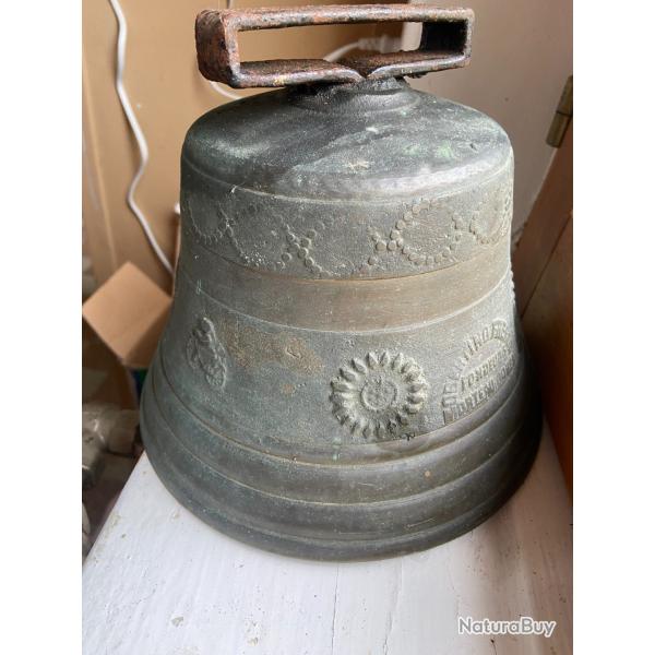 Cloche a vache bronze de la lib�ration 39 45 (clarine comm�morative)