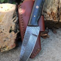 Couteau Skinner Lame Acier Damas 256 Couches Manche Corne Etui Cuir Port Horizon Fabr Artisanale