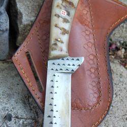 Couteau Skinner Lame Rasoir Acier Carbone Scie Bois Manche B&eacute;lier Beau Etui Cuir Horizon Artisanale